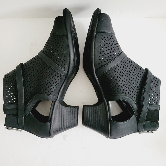 New Easy Street Carrigan Open Toe Bootie Black Size 7,5 - Picture 6 of 8